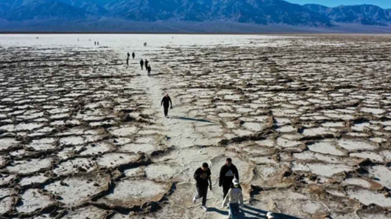Çölün ortasında ortaya çıktı! Herkes 'kıyamet alameti mi?' diye birbirine sormaya başladı