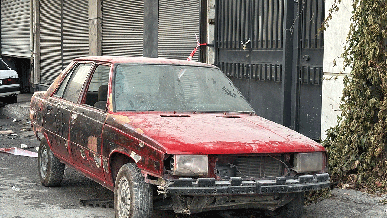 Foto - "Çöp atma" uyarısını dinlemediler… 6 araç cayır cayır yandı