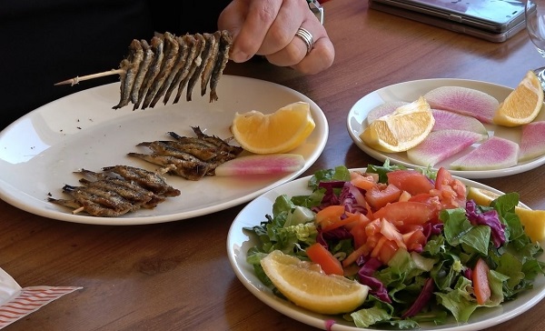 Foto - Çöp şiş değil hamsi şiş! Siz daha önce hamsiyi böyle yediniz mi? 