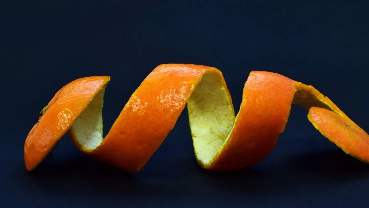 Foto - Çöpe atanlar çok üzülecek! Bakın mandalina kabuğundan ne yapılıyor