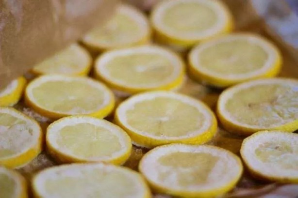 Foto - Çöpe atarken bir kez daha düşünün! Donmuş limonun inanılmaz faydası