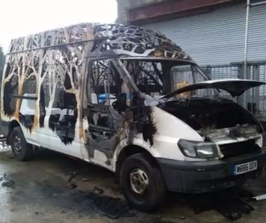 Foto - Çöpe atmak yerine yaptıkları şaşırttı! Eski otomobili bakın neye çevirdi