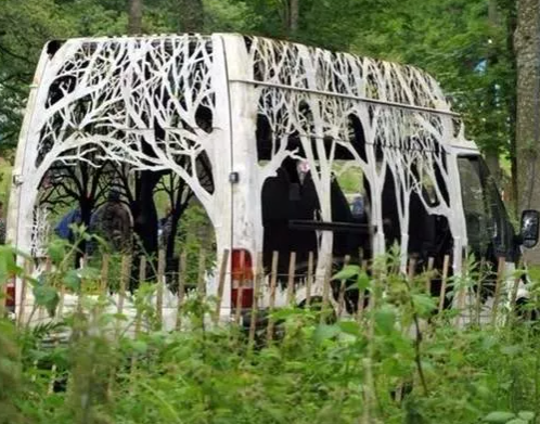 Foto - Çöpe atmak yerine yaptıkları şaşırttı! Eski otomobili bakın neye çevirdi