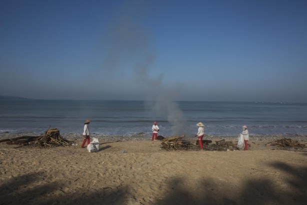 Foto - Çöpler, Bali sahillerine vurdu