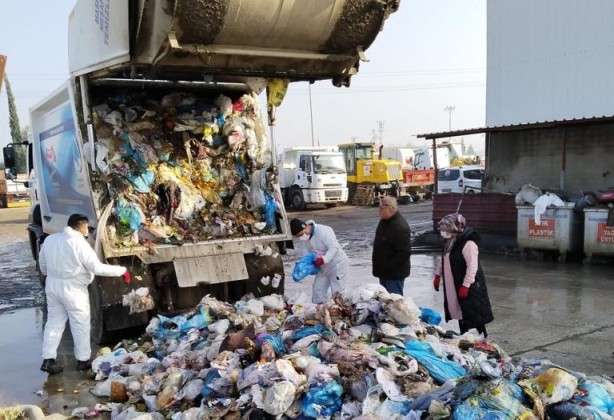 Foto - Çöplerin içinde altın aradılar