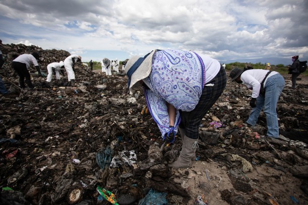 Foto - Çöplükte ceset arıyorlar! Devleti eleştirdiler