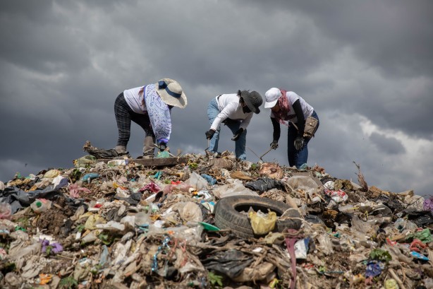 Foto - Çöplükte ceset arıyorlar! Devleti eleştirdiler