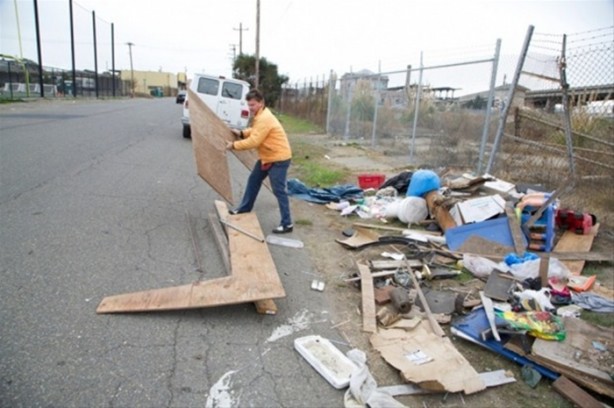 Foto - Çöpten ev buldu 