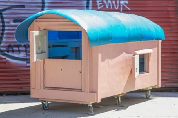 Foto - Çöpten ev buldu 