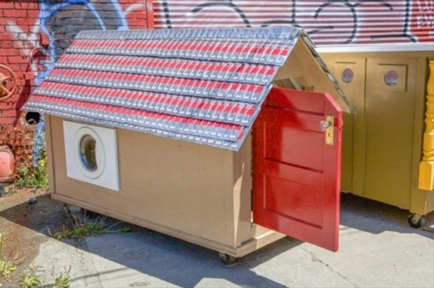 Foto - Çöpten ev buldu 