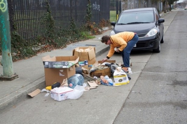 Foto - Çöpten ev buldu 