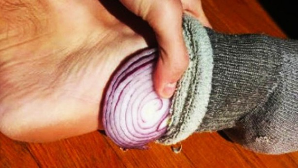 Foto - Çorabınızın için yarım soğan koyup sabaha kadar beklerseniz bakın ne olur? Herkes bunu yapıyor