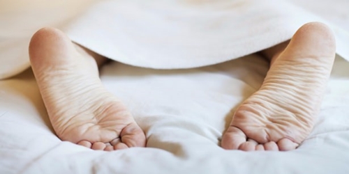 Foto - Çorapsız mı yoksa çorapla mı uyuyorsunuz?
