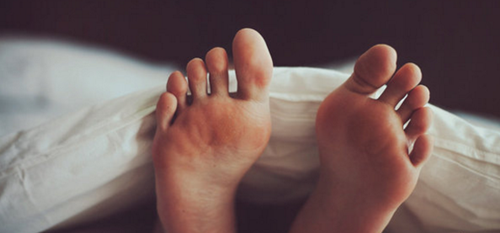 Foto - Çorapsız mı yoksa çorapla mı uyuyorsunuz?