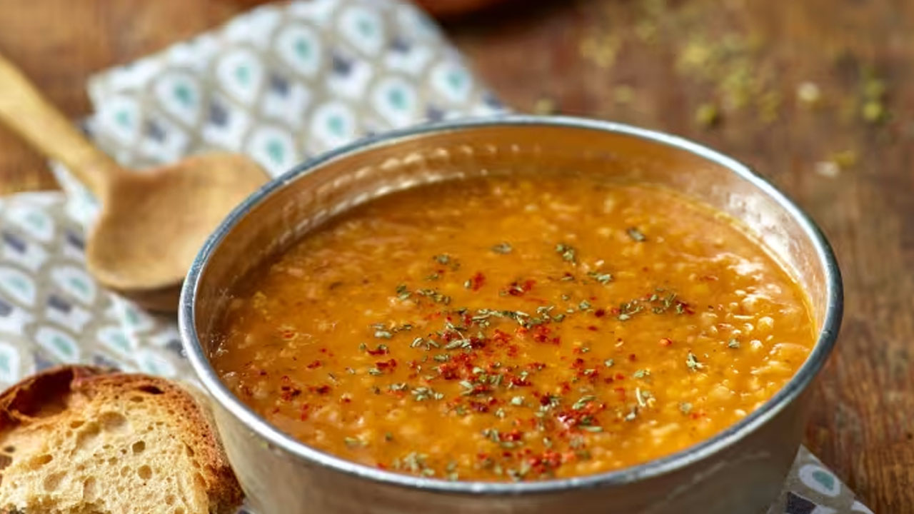 Foto - Çorbalara 1 kaşık eklemek yetiyor: Solunum yollarını çamaşır suyu gibi temizliyor