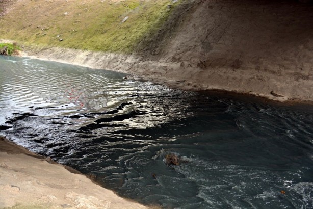Foto - Çorlu Deresi, kirlilikten dolayı griye boyandı
