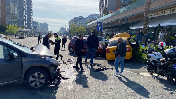 Foto - Çorlu'da 3 aracın karıştığı feci kaza! 4 yaralı