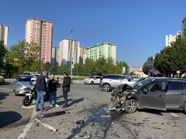 Foto - Çorlu'da 3 aracın karıştığı feci kaza! 4 yaralı