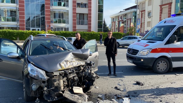 Foto - Çorlu'da 3 aracın karıştığı feci kaza! 4 yaralı