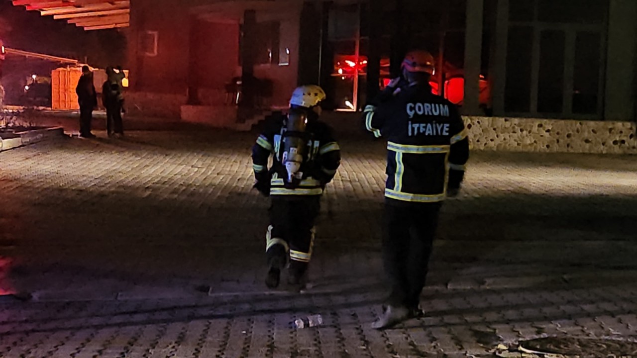 Foto - Çorum OSB’de korkutan yangın: Lavaş fabrikası cayır cayır yandı 