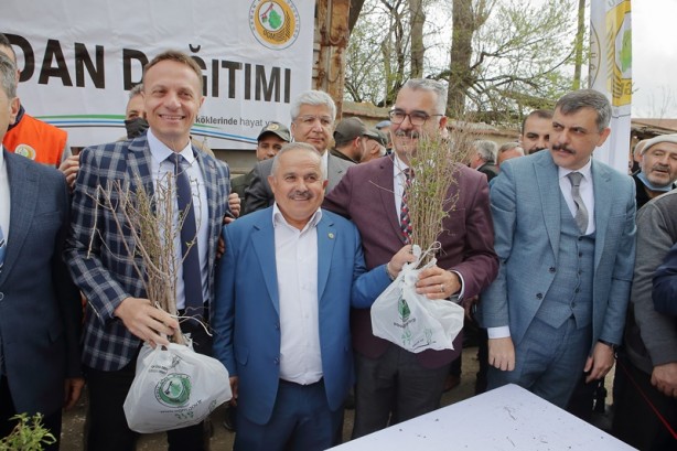 Foto - Çorum'da çiftçilere 22 bin badem ve mahlep fidanı dağıtıldı
