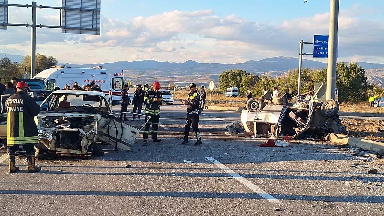Çorum'da feci kavşak kazası! İki otomobil çarpıştı, can pazarı yaşanan olayda 7 kişi yaralandı!