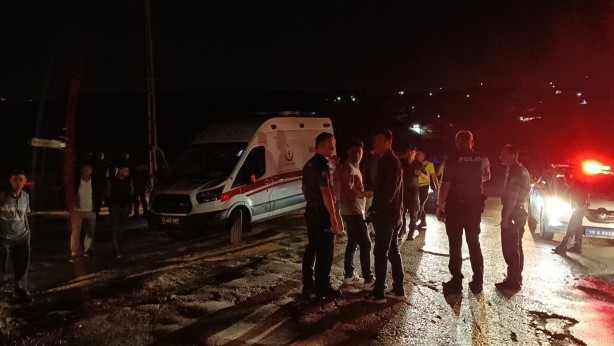 Foto - Çorum’da iki otomobil çarpıştı: 1’i çocuk 4 yaralı