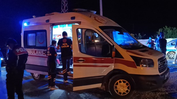 Foto - Çorum’da iki otomobil çarpıştı: 1’i çocuk 4 yaralı