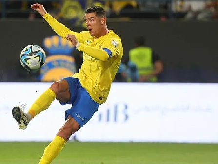 Foto - Cristiano Ronaldo yine yaptı yapacağını! Al Nassr - Al Ta'ee maçında imkansızı başardı zirve yarışında...