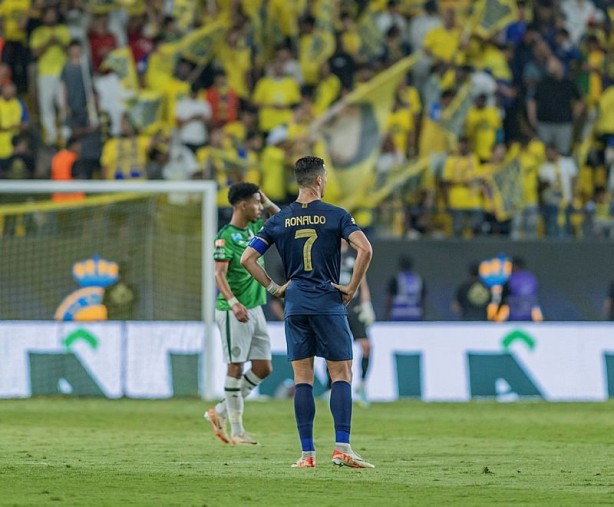 Foto - Cristiano Ronaldo'dan olay hareket! O tezahüratlar yıldız futbolcuyu kızdırdı...