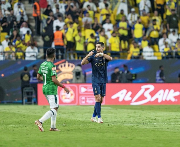 Foto - Cristiano Ronaldo'dan olay hareket! O tezahüratlar yıldız futbolcuyu kızdırdı...