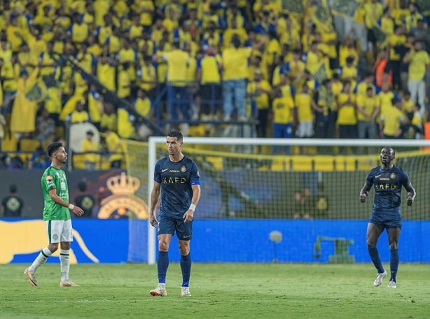 Foto - Cristiano Ronaldo'dan olay hareket! O tezahüratlar yıldız futbolcuyu kızdırdı...