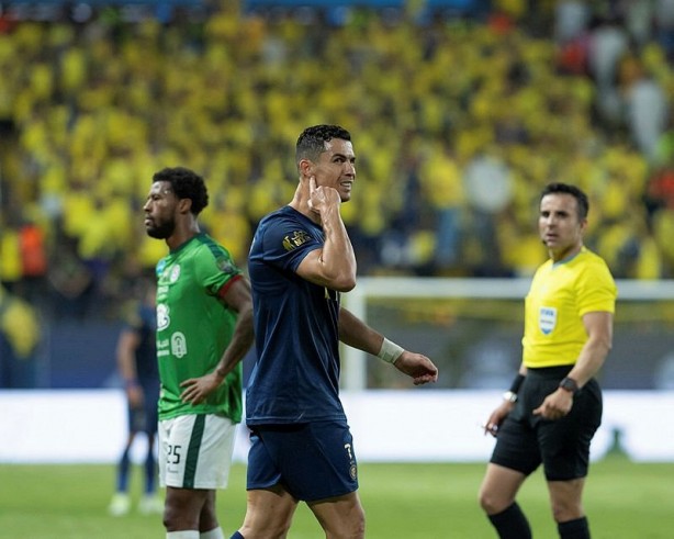 Foto - Cristiano Ronaldo'dan olay hareket! O tezahüratlar yıldız futbolcuyu kızdırdı...