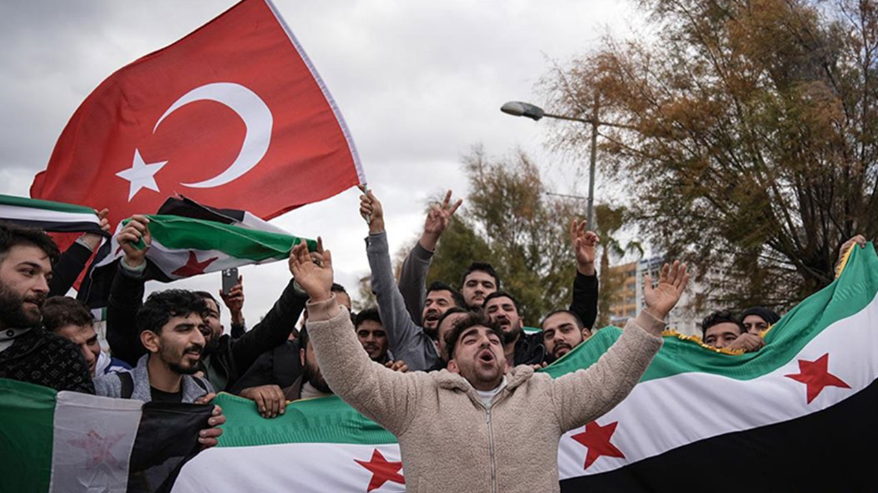 Foto - Cübbeli Ahmet Hoca'dan Suriyelilerle ilgili olay çıkış: Bizimkiler canlarını mallarını cehenneme satmış