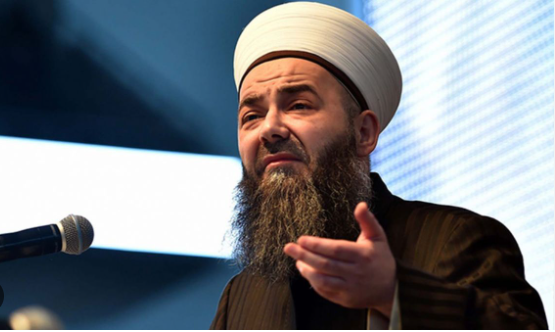 Cübbeli Ahmet Hoca'nın Kabe'deki seçim duası gündem oldu