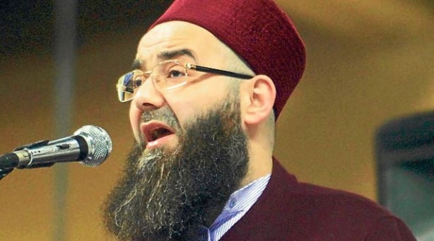 Foto - Cübbeli Ahmet Hoca’ya verilen hediye olay oldu! Asıl bomba ise arkadaki fotoğraflar