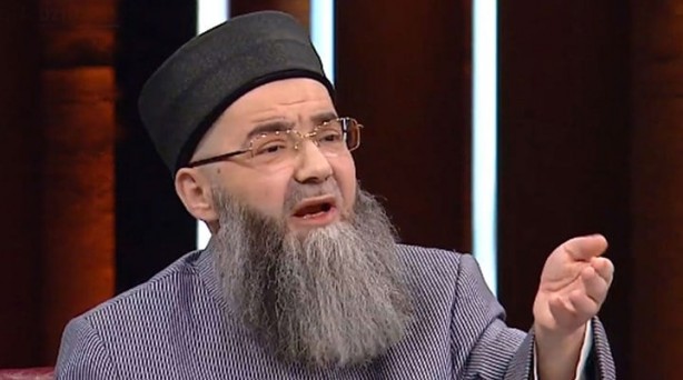 Foto - Cübbeli Ahmet Hoca’ya verilen hediye olay oldu! Asıl bomba ise arkadaki fotoğraflar