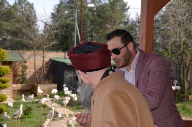 Cübbeli Ahmet Hoca'yı hiç böyle görmediniz! Elleriyle boz ayı besledi