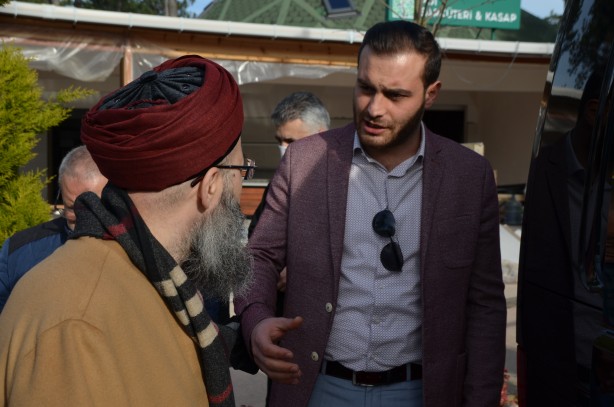 Foto - Cübbeli Ahmet Hoca'yı hiç böyle görmediniz! Elleriyle boz ayı besledi