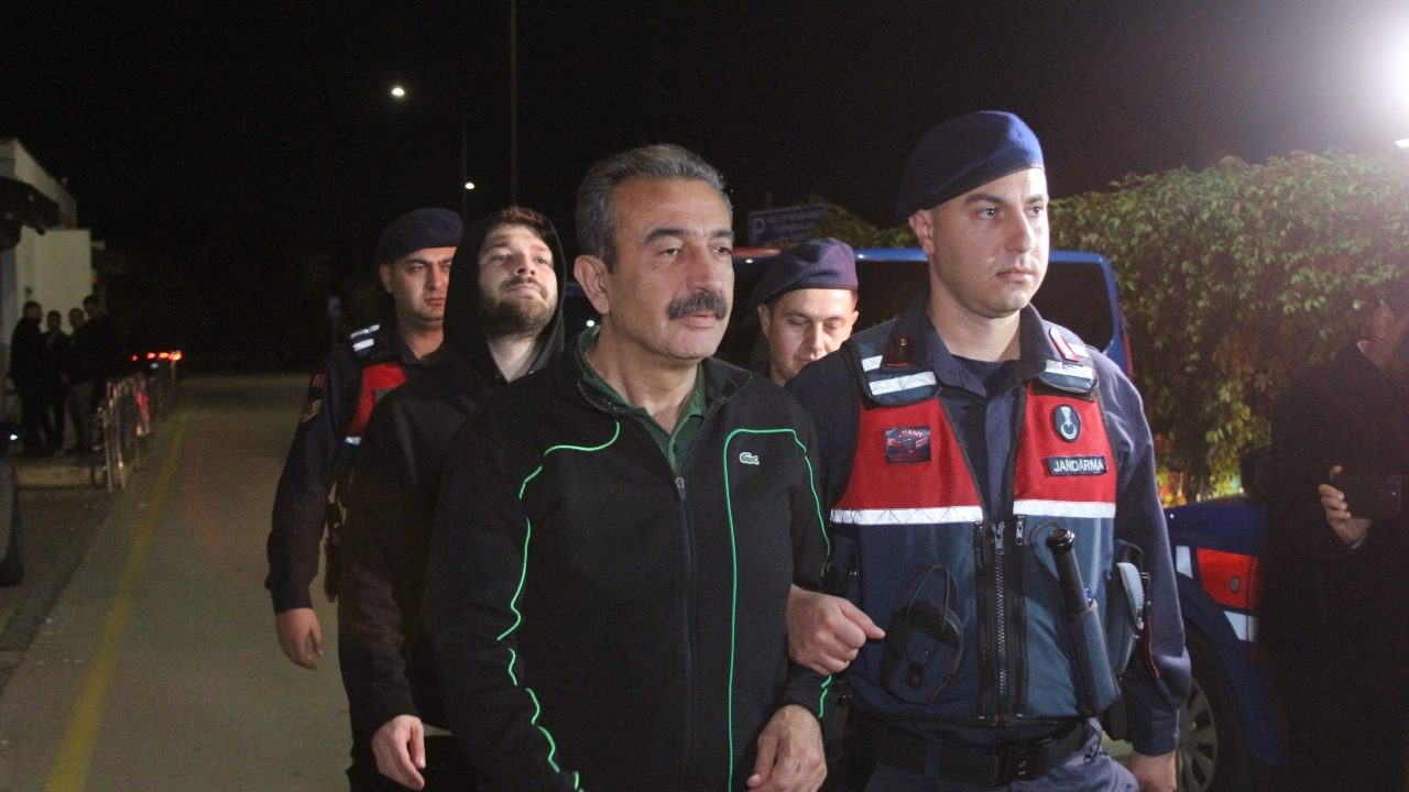 Foto - Çukurova Belediyesi'nde deprem! Mevcut ve eski başkan cezaevine gönderildi