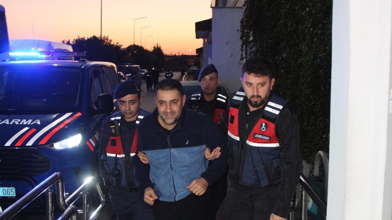 Foto - Çukurova Belediyesi'nde deprem! Mevcut ve eski başkan cezaevine gönderildi
