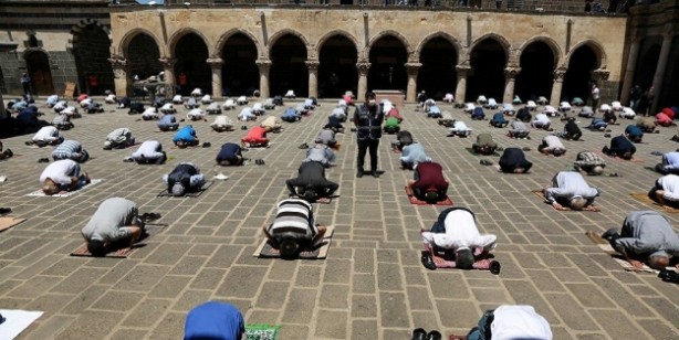 Foto - Cuma namazı İstanbul'da hangi camilerde kılınıyor? 12 Haziran İstanbul cuma namazı camiler listesi