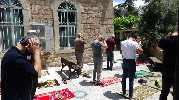 Foto - Cuma namazı İstanbul'da hangi camilerde kılınıyor? 12 Haziran İstanbul cuma namazı camiler listesi