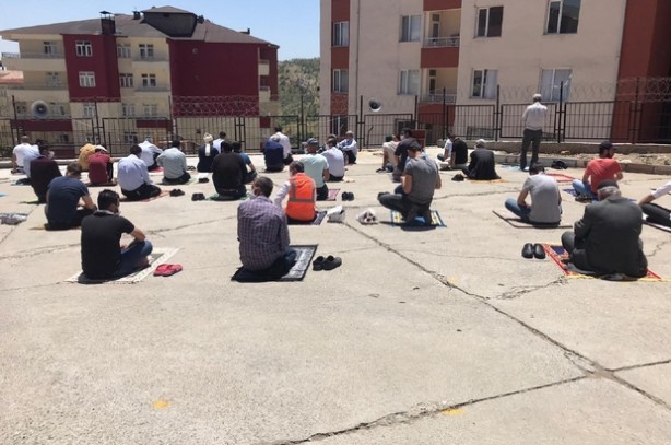 Foto - Cuma namazı İstanbul'da hangi camilerde kılınıyor? 12 Haziran İstanbul cuma namazı camiler listesi