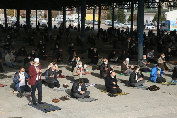 Foto - Cuma namazında yağmur duası