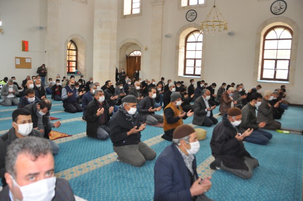 Foto - Cuma namazında yağmur duası