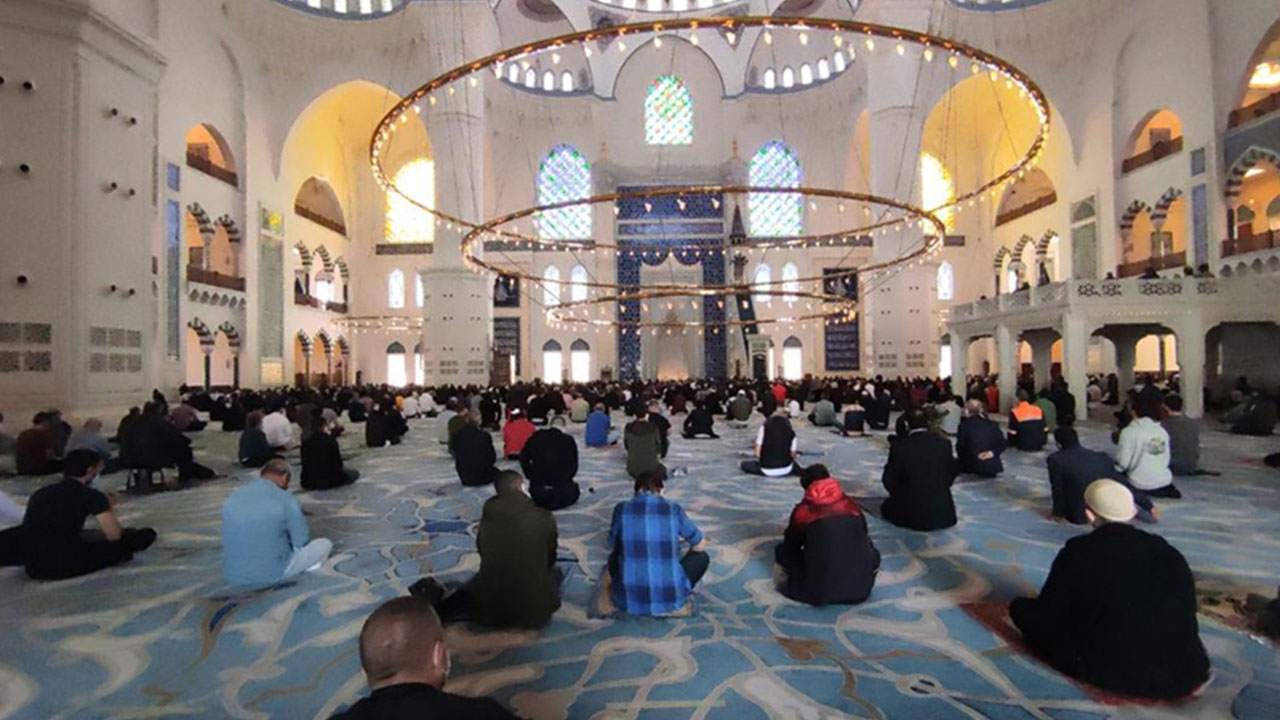 Foto - Cuma namazındaki hutbe şaşırttı! Herkesin aklında aynı soru var: Diyanet ROK'u mu işaret etti?