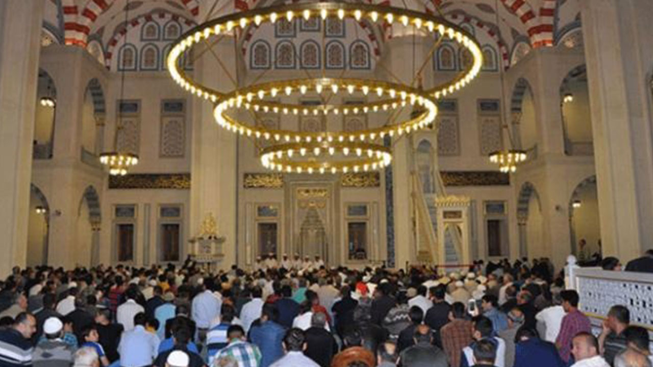 Cuma namazındaki hutbe şaşırttı! Herkesin aklında aynı soru var: Diyanet ROK'u mu işaret etti?