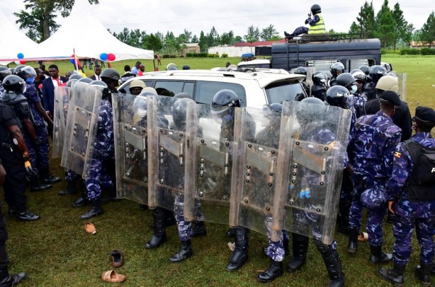 Foto - Cumhurbaşkanı adayının tutuklanmasıyla bir ülke daha karıştı! Çok sayıda ölü var