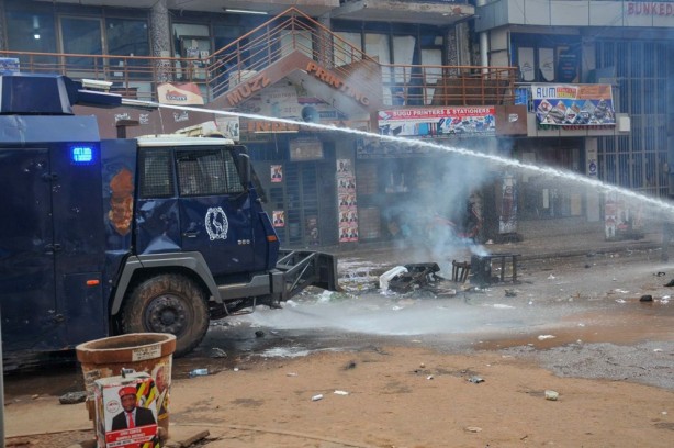Cumhurbaşkanı adayının tutuklanmasıyla bir ülke daha karıştı! Çok sayıda ölü var